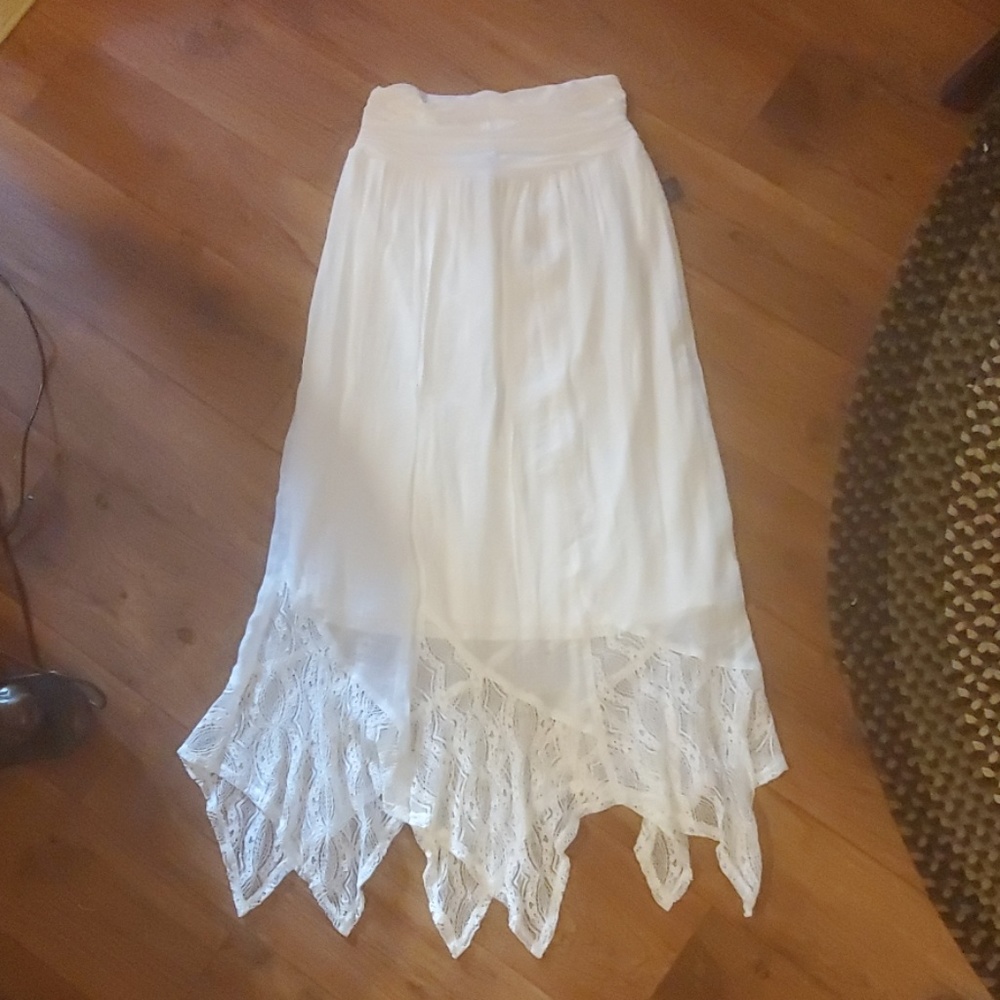 NWT CREAM LINEN N LACE SKIRT